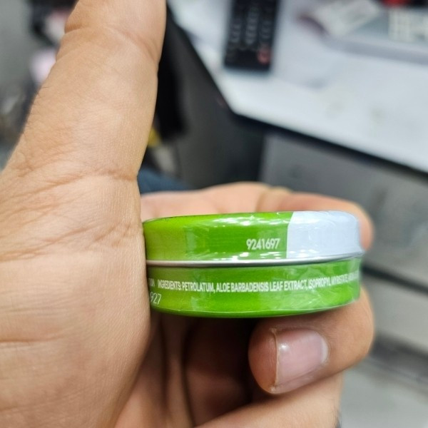 بالم لب وازلین فلزی اورجینال لهستانی (Vaseline) مدل آلوئه ورا (Aloe Vera) - وزن 20 گرم درمان خشکی لب و ترک لب