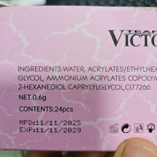 خط چشم ماژیکی ویکتوریا اورجینال حجم 0.6گرم نوک ظریف و فوق مشکی و ضد آب استفاده راحت و آسان