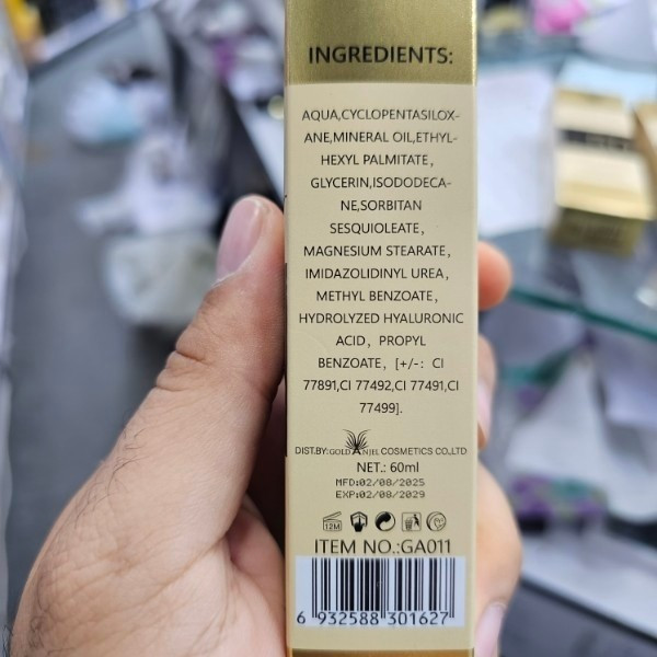 ضد آفتاب کرم پودری گلد آنجل اورجینال حجم60 میل SPF50 درصد بافت سبک و نرم کاور عالی حاوی هیالورونیک اسید