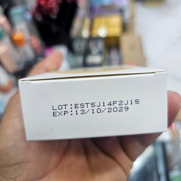 ضد آفتاب رنگی استلین اورجینال حجم 50میل spf70 ضد لک و تنظیم کننده چربی پوست بافت سبک و بدون کاور