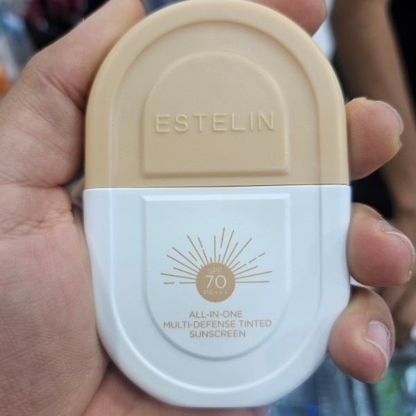 ضد آفتاب رنگی استلین اورجینال حجم 50میل spf70 ضد لک و تنظیم کننده چربی پوست بافت سبک و بدون کاور