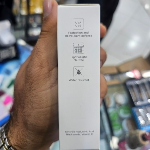 ضد آفتاب بی رنگ استلین آبی حجم 50 میل spf50 فاقد چربی بافت سبک مخصوص انواع پوست