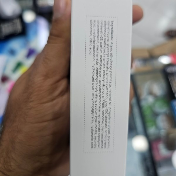 ضد آفتاب بی رنگ استلین آبی حجم 50 میل spf50 فاقد چربی بافت سبک مخصوص انواع پوست