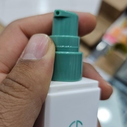 لوسیون ضد آفتاب سبز استلین اورجینال حجم 120 گرمی spf90 آبرسانی 8 ساعته محافظت قدرتمند و طولانی مدت کوچک کردن منافذ باز