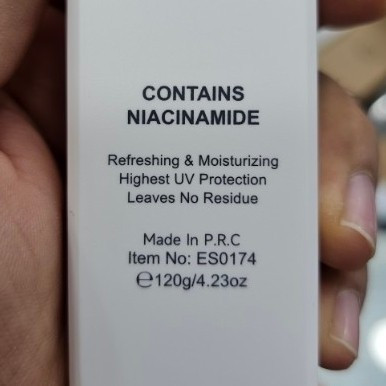لوسیون ضد آفتاب سبز استلین اورجینال حجم 120 گرمی spf90 آبرسانی 8 ساعته محافظت قدرتمند و طولانی مدت کوچک کردن منافذ باز