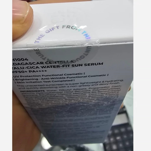 ضد آفتاب سنتلا اورجینال SPF50 حجم 50 میل تیوپی مناسب انواع پوست بافت سبک و زودجذب بدون سفیدک و ماسیدن بر روی پوست