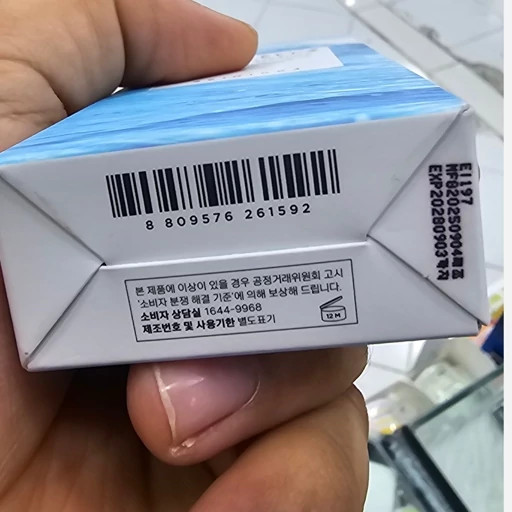 ضد آفتاب سنتلا اورجینال SPF50 حجم 50 میل تیوپی مناسب انواع پوست بافت سبک و زودجذب بدون سفیدک و ماسیدن بر روی پوست