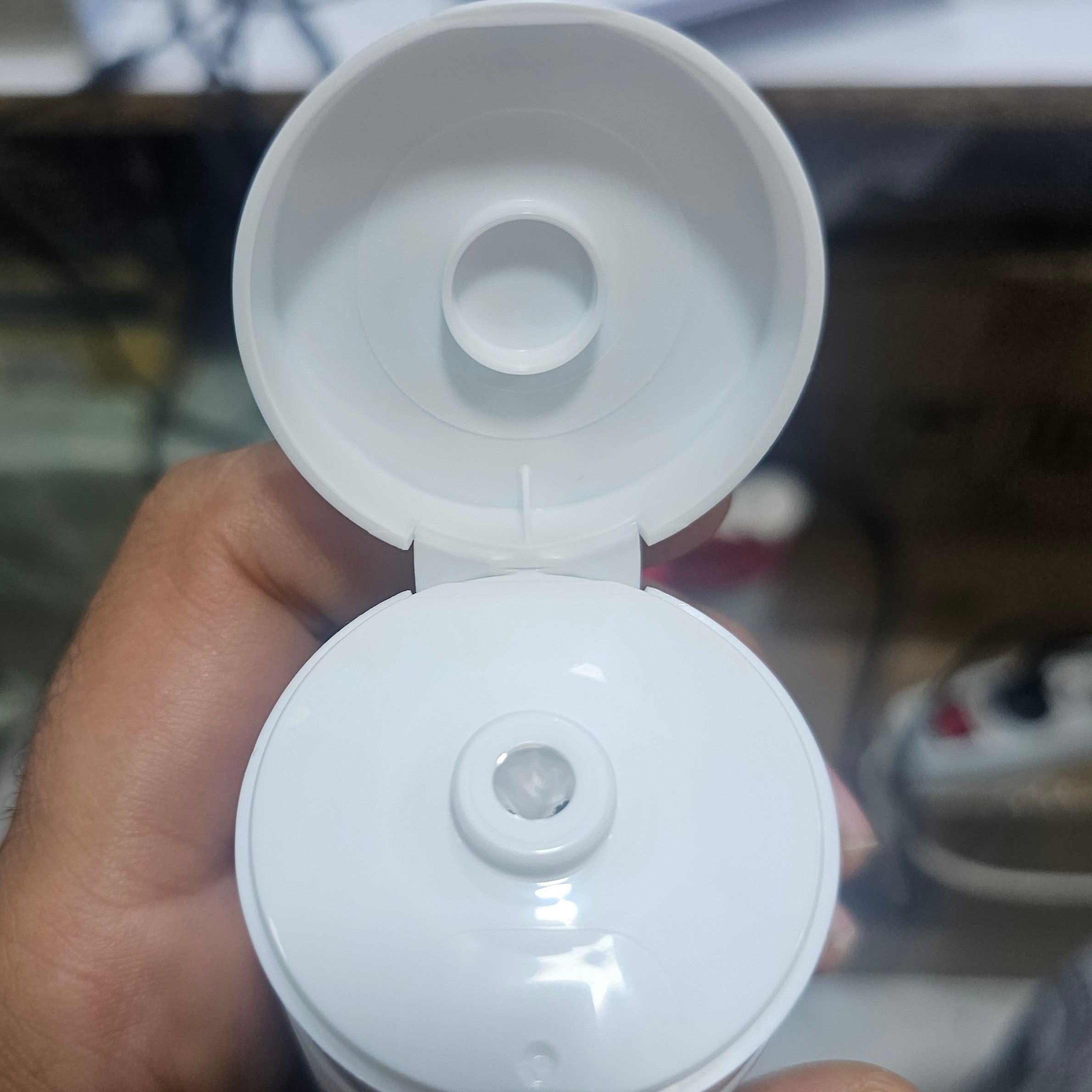 کرم مرطوب کننده سراوی اورجینال به ضمانت مخصوص خشک و آبرسانی 24 ساعته ترمیم و تقویت سطح دفاعی پوست