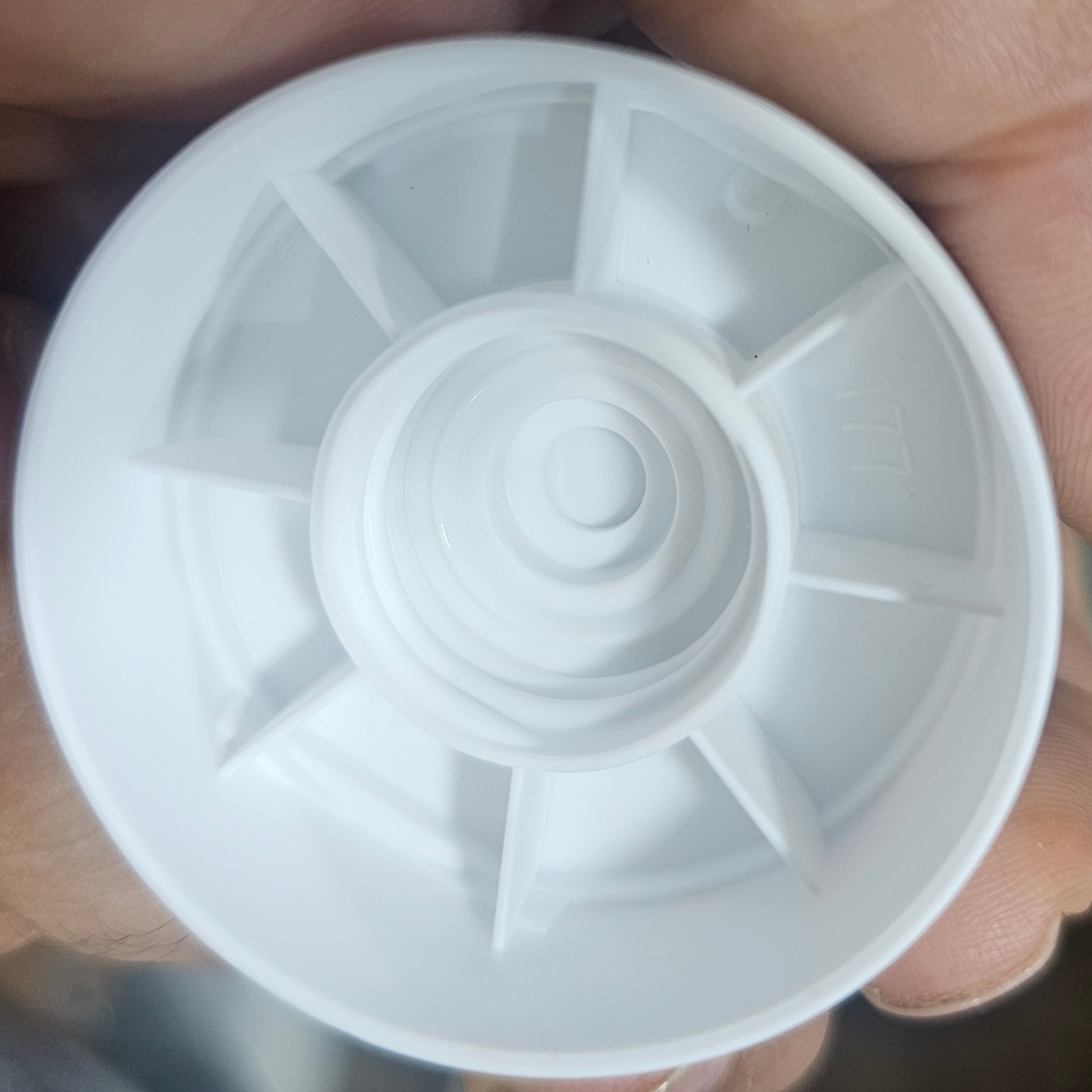 کرم مرطوب کننده سراوی اورجینال به ضمانت مخصوص خشک و آبرسانی 24 ساعته ترمیم و تقویت سطح دفاعی پوست