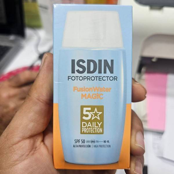ضدآفتاب ایزدین فیوژن واتر مجیک SPF50 محافظت روزانه 5 ستاره با بافت فوق سبک و جذب سریع