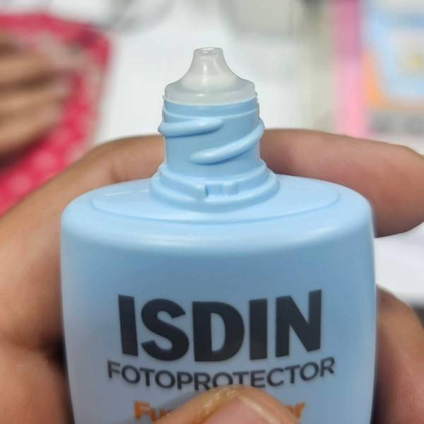 ضدآفتاب ایزدین فیوژن واتر مجیک SPF50 محافظت روزانه 5 ستاره با بافت فوق سبک و جذب سریع