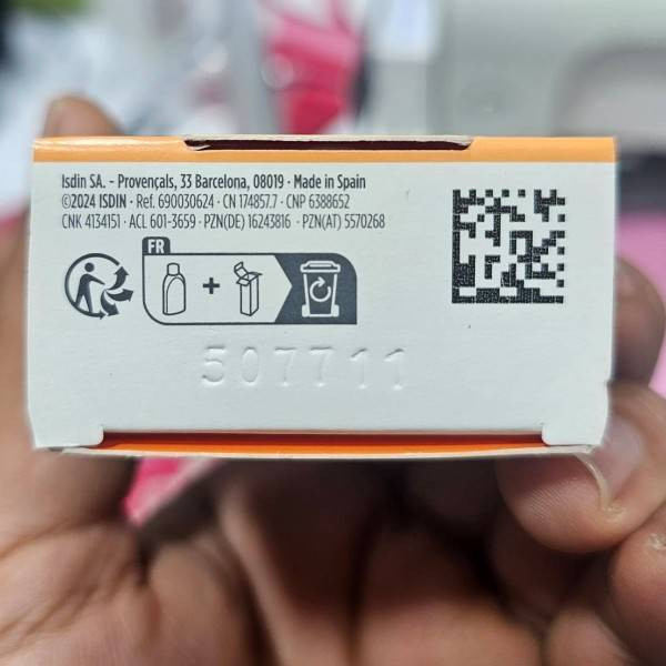 ضدآفتاب ایزدین فیوژن واتر مجیک SPF50 محافظت روزانه 5 ستاره با بافت فوق سبک و جذب سریع