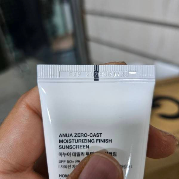 کرم ضد آفتاب بیرنگ آنوا (SPF 50+ PA++++) مناسب دست، صورت، گردن، دور چشم مدل zero cast محافظ UVA ،UVB مناسب انواع پوست