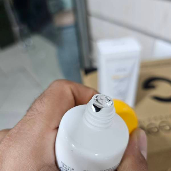 کرم ضد آفتاب بیرنگ آنوا (SPF 50+ PA++++) مناسب دست، صورت، گردن، دور چشم مدل zero cast محافظ UVA ،UVB مناسب انواع پوست