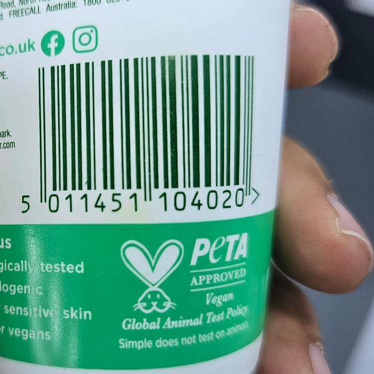 ژل شستشو سیمپل ضدپیری چای سبز حجم 150 میلی حاوی عصاره چای سبز جهت کنترل چربی پوست سفت شدن پوست صورت و کلاژن سازی