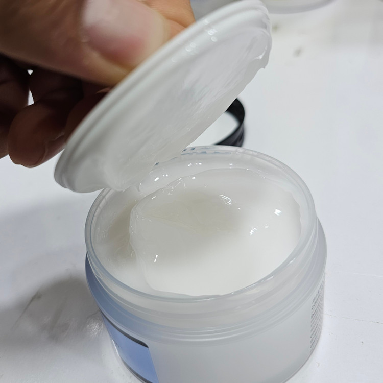 کرم مرطوب کننده هیالورونیک اسید کوزارکس اورجینال به ضمانت 100 میل مرطوب کننده قوی درمان خشکی و پوست پوسته شدن