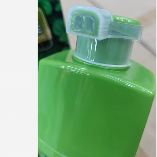 رنگ مو شامپویی ( بابل موس ). رنگ قهوه ای تیره . بدون رنگ گرفتن پوست استفاده راحت و گیاهی
