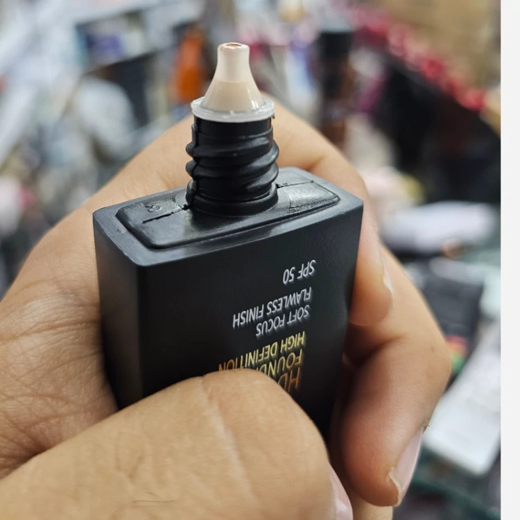 کرم پودر گلد آنجل با پوشش دهی بالا و دارای ضد آفتاب 50 درصد کاور عالی و سبک دارای شماره 1 و 2 و 3 حجم 40 میل