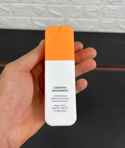 لوسیون ضدآفتاب روشنکننده و جوانساز استلین SPF 50 حجم 75 گرمی