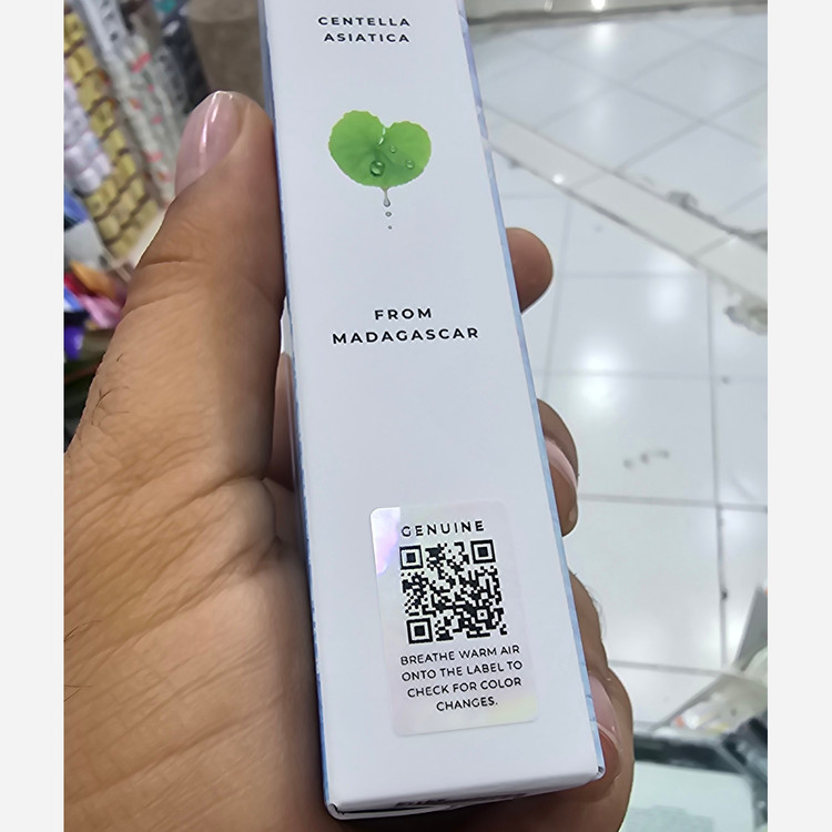 ضد آفتاب سنتلا اورجینال SPF50 حجم 50 میل تیوپی مناسب انواع پوست بافت سبک و زودجذب بدون سفیدک و ماسیدن بر روی پوست