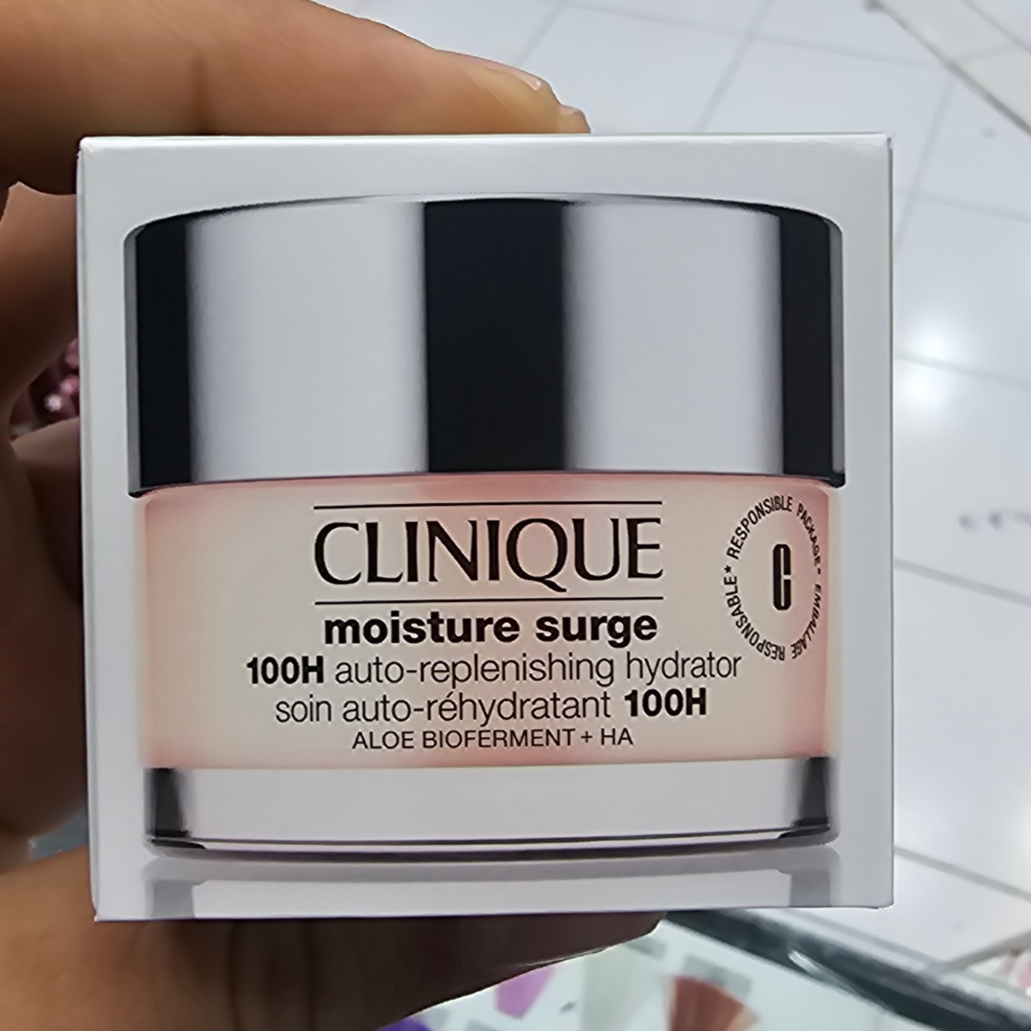 آبرسان 100 ساعته کلینیک 50میل آبرسانی و تغذیه کننده 100 ساعته بازسازی سطح دفاعی پوست و ترمیم کننده و کلاژن ساز