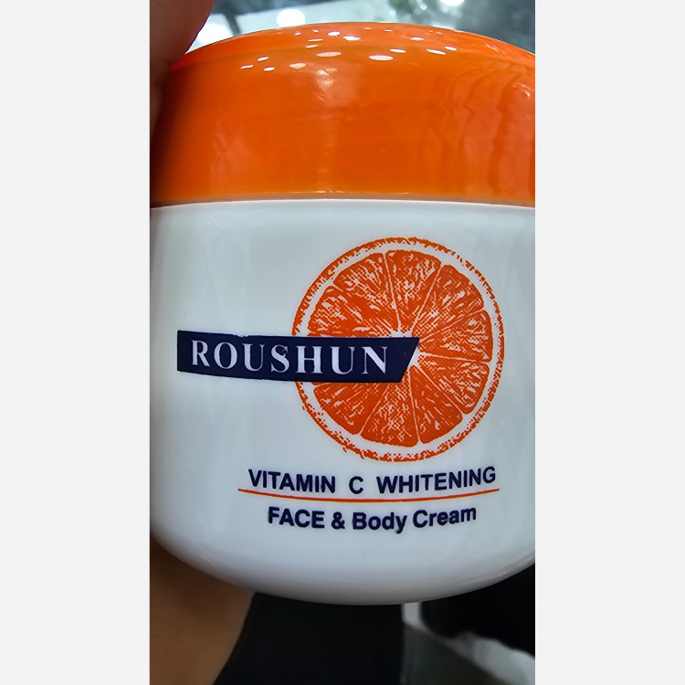 کرم آبرسان ویتامین سی روشان آبرسان و روشن کننده و صفاف کننده و درمانی خشکی پوست مخصوص صورت و بدن