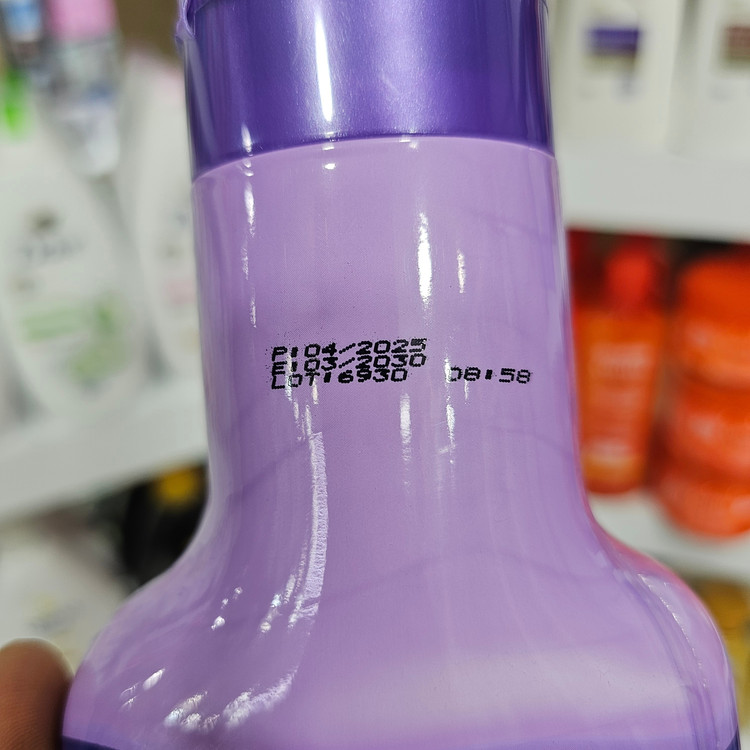 شامپو بدن مالیزیا مدل Iris Petals اورجینال نوازشگر گلهای زنبق حجم 1000 میل ساخت ایتالیا