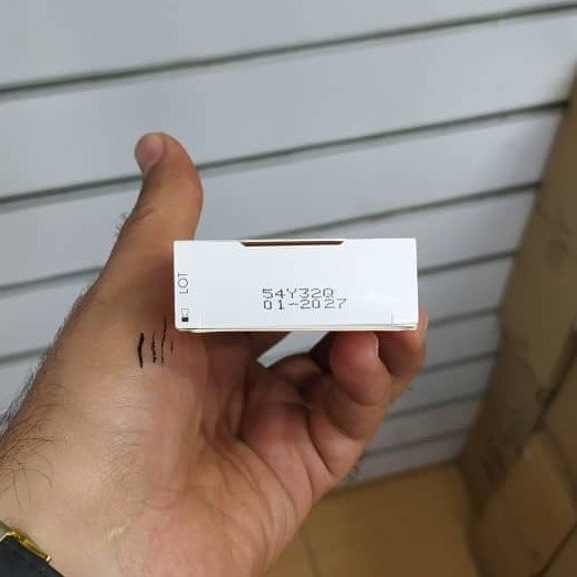 ضدافتاب لاروش پوزای پوست خشک به شرط اصل