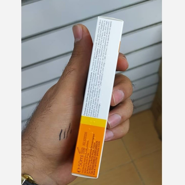 ضدافتاب لاروش پوزای پوست خشک به شرط اصل