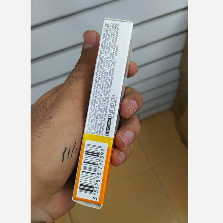 ضدافتاب لاروش پوزای پوست خشک به شرط اصل